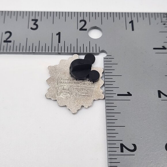 Disney Pin Hidden Mickey Snowflake Collection Mickey Mouse 2007 DLR Hotel - Picture 3 of 3